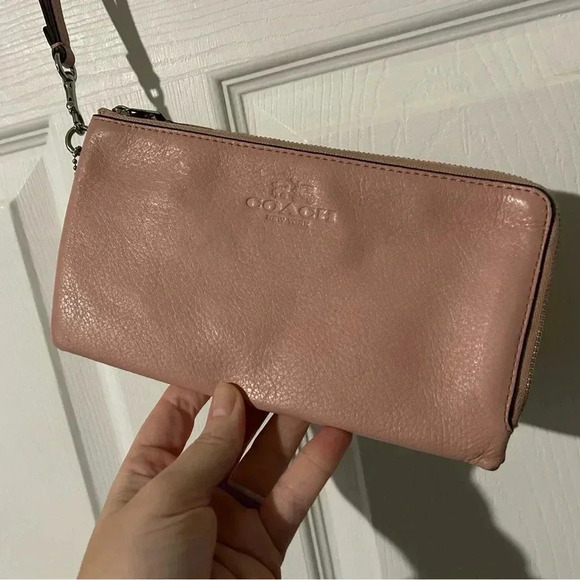 Authentic Coach wristlet wallet pale pink. Leather. - Picture 4 of 14